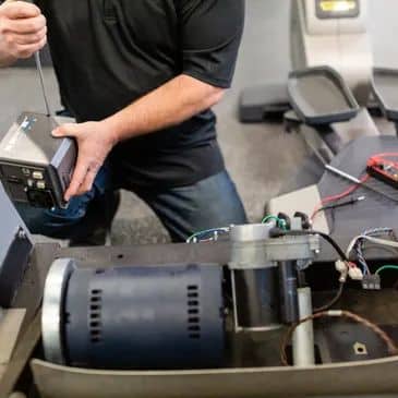 Réparation du module de commande d’un tapis de course Precor