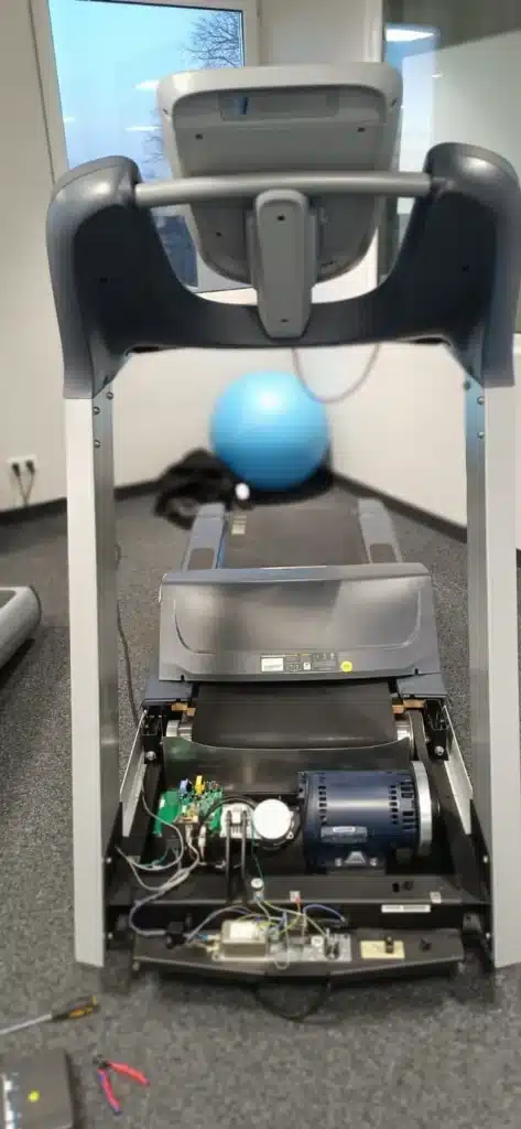 Réparation d’un tapis de course dans notre atelier spécialisé